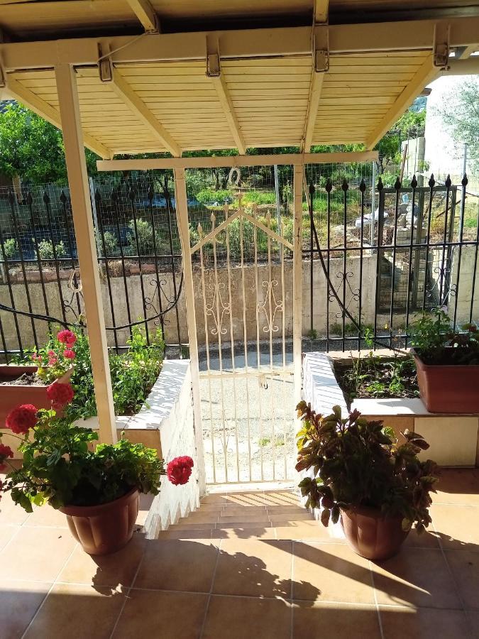 Villa Angela, Traditional Villa In The Village Agios Ioannis Peristeron  Exterior photo